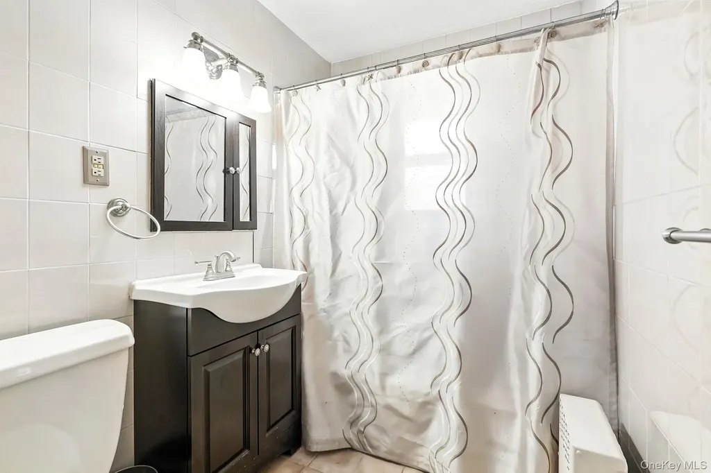 1245 Rhinelander Avenue Bronx NY 10461