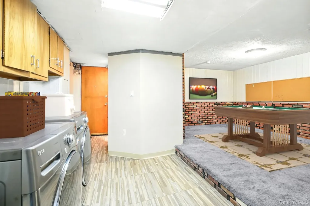 1245 Rhinelander Avenue Bronx NY 10461