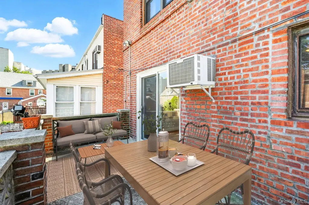 1245 Rhinelander Avenue Bronx NY 10461