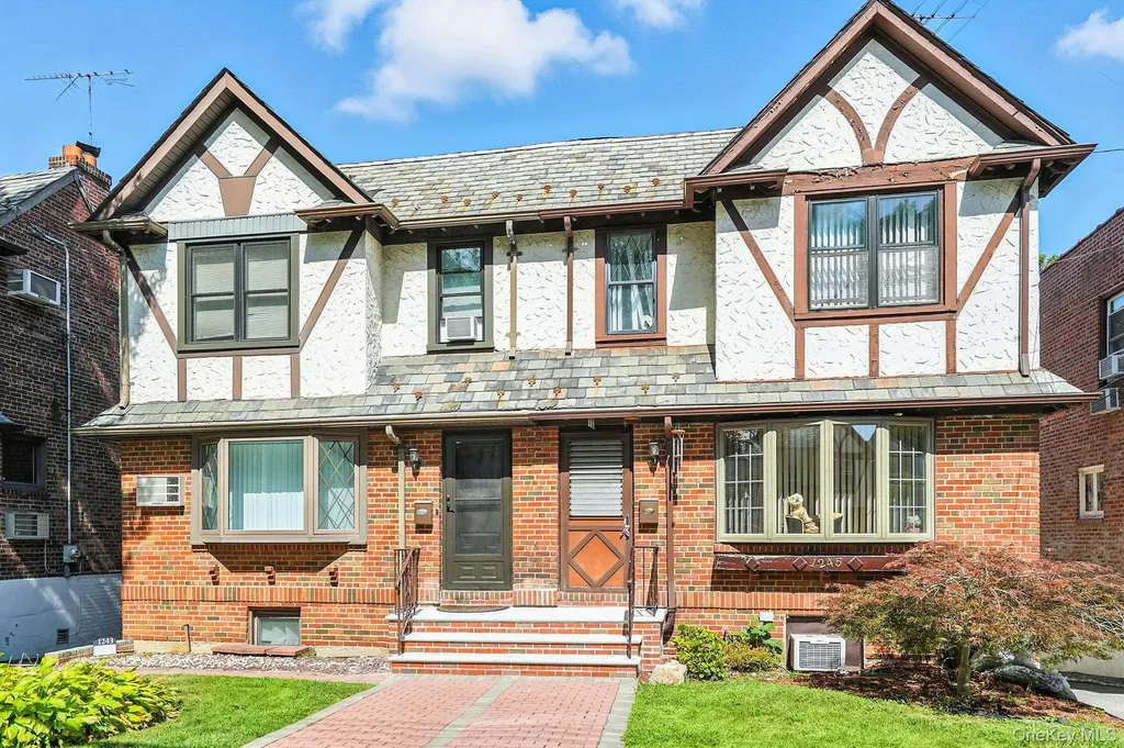 1245 Rhinelander Avenue Bronx NY 10461