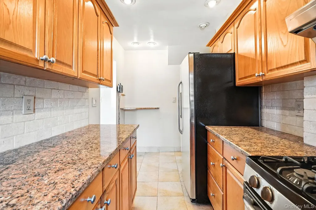 1245 Rhinelander Avenue Bronx NY 10461