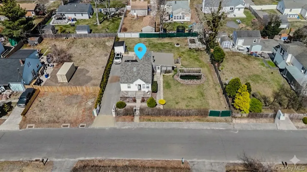 33 Manor Drive Shirley NY 11967