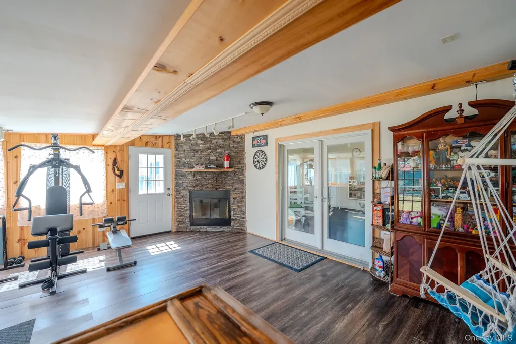 33 Manor Drive Shirley NY 11967