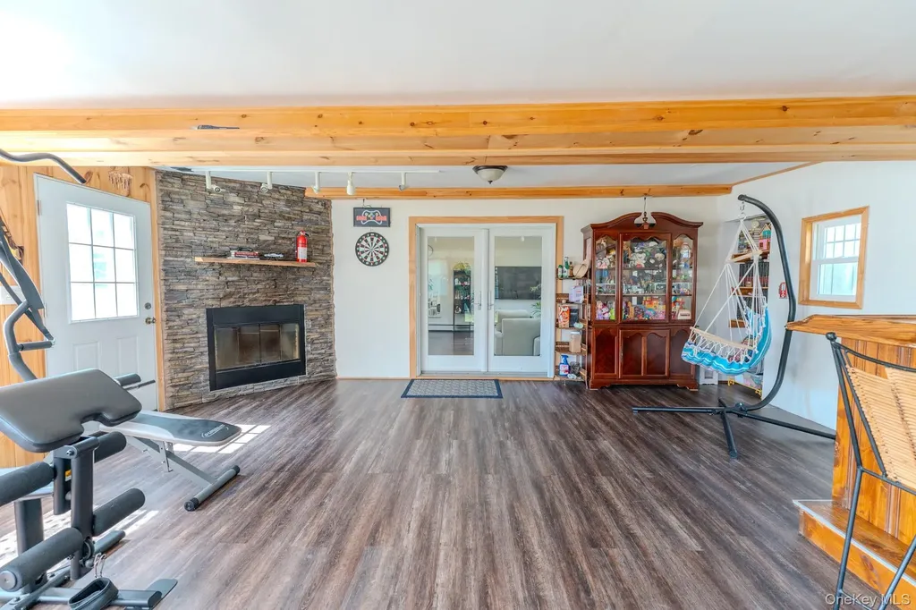 33 Manor Drive Shirley NY 11967