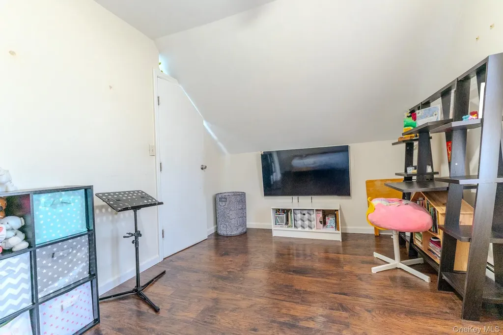 33 Manor Drive Shirley NY 11967