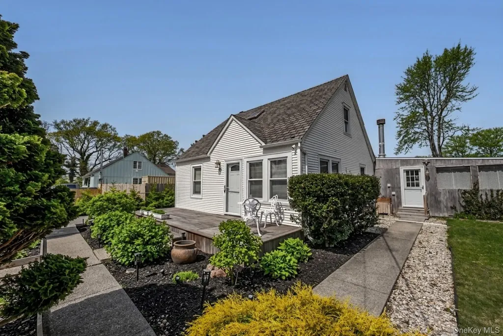33 Manor Drive Shirley NY 11967