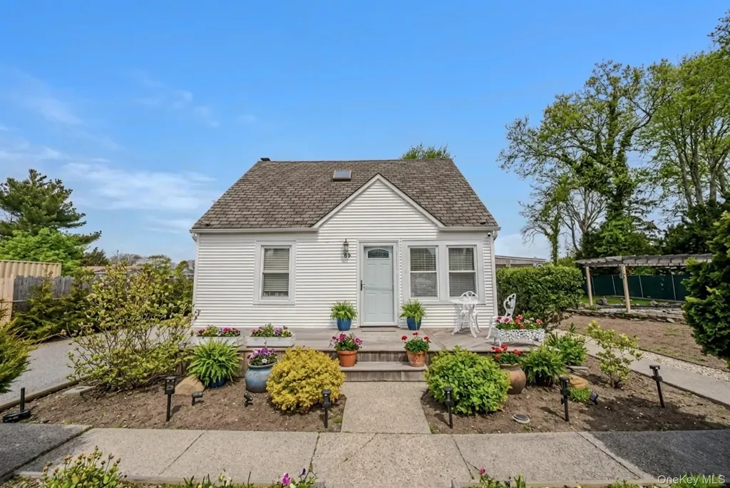 33 Manor Drive Shirley NY 11967