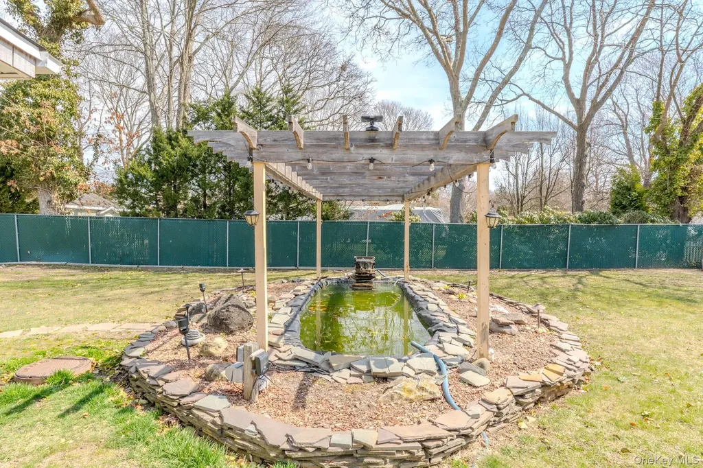 33 Manor Drive Shirley NY 11967