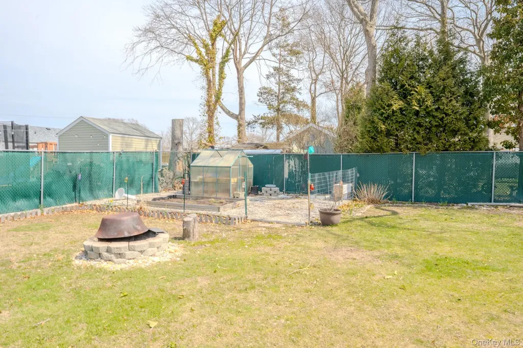 33 Manor Drive Shirley NY 11967