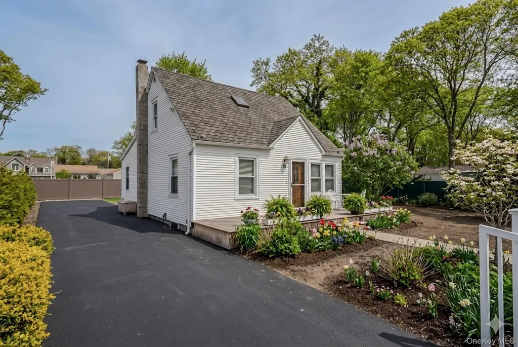 33 Manor Drive Shirley NY 11967