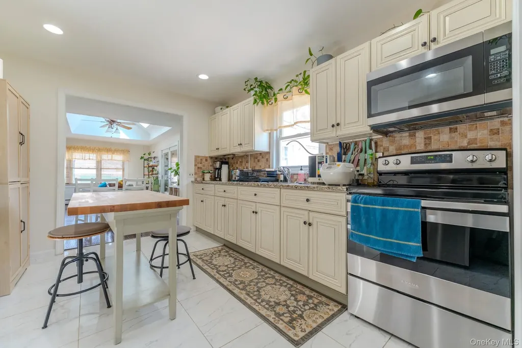 33 Manor Drive Shirley NY 11967