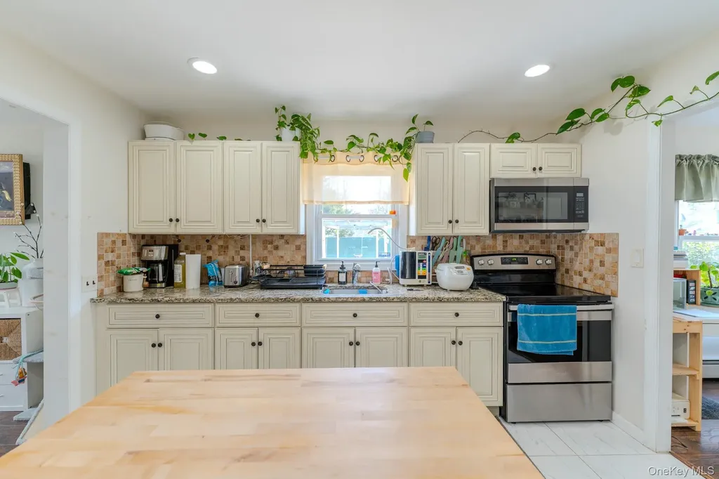 33 Manor Drive Shirley NY 11967