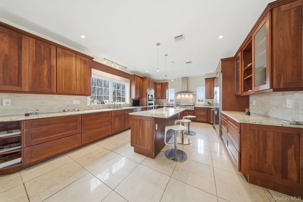 107 Breeze Hill Road New Hampton NY 10958