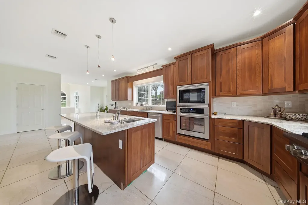 107 Breeze Hill Road New Hampton NY 10958