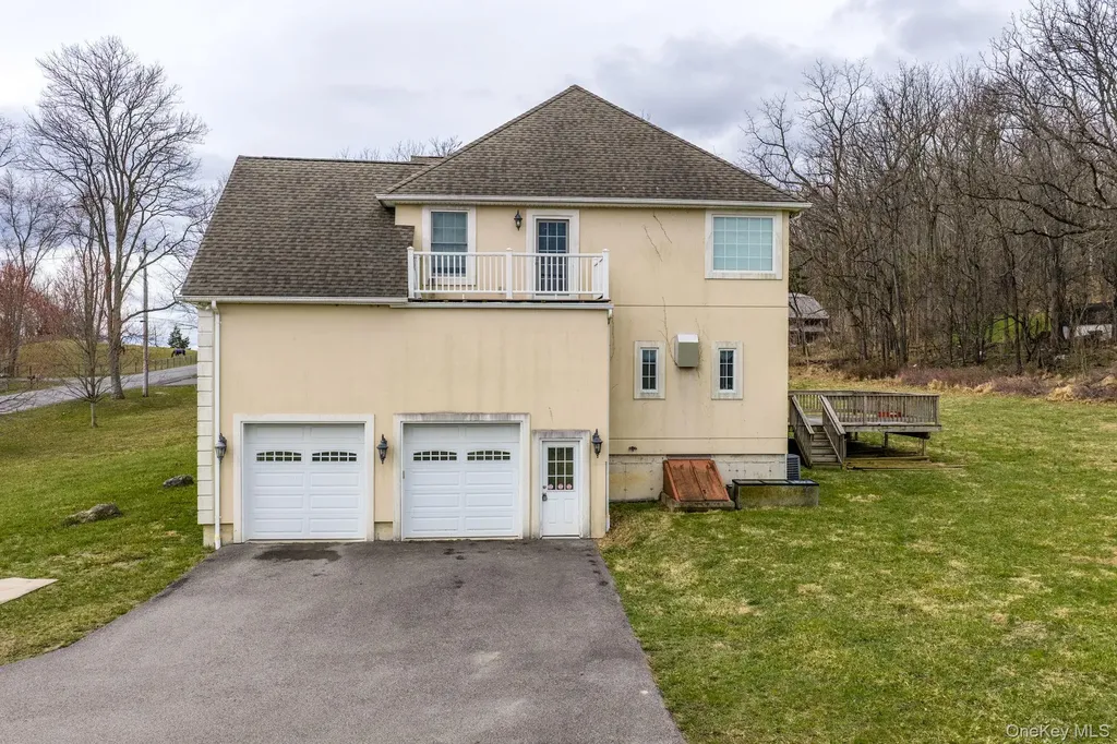 107 Breeze Hill Road New Hampton NY 10958