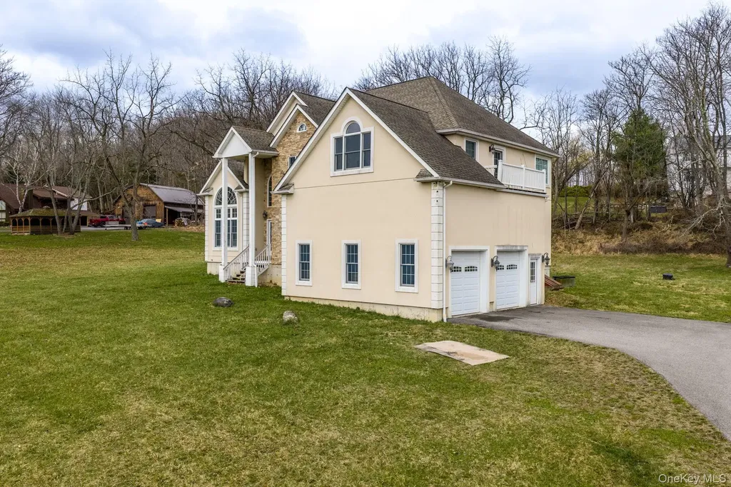 107 Breeze Hill Road New Hampton NY 10958