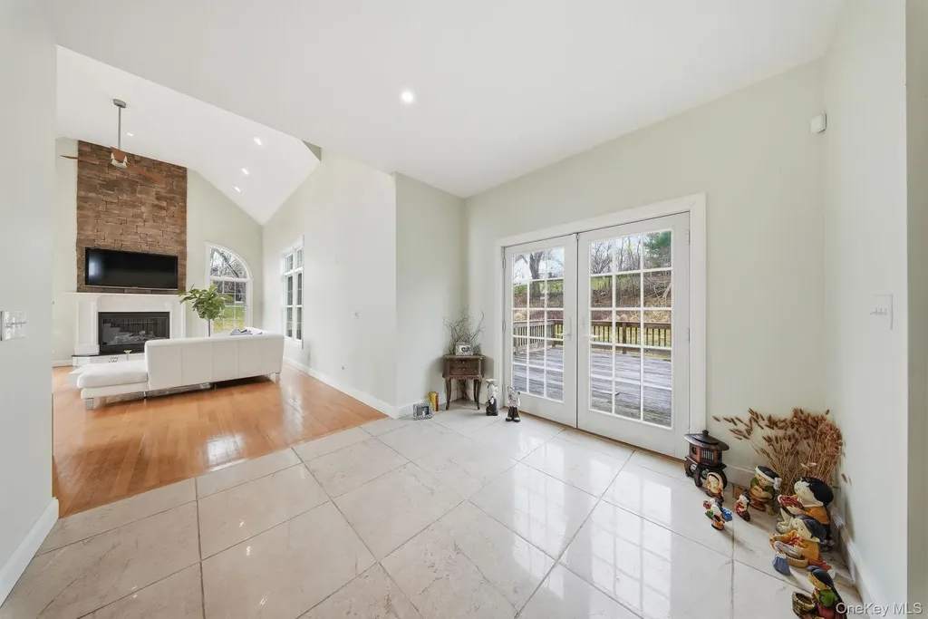 107 Breeze Hill Road New Hampton NY 10958
