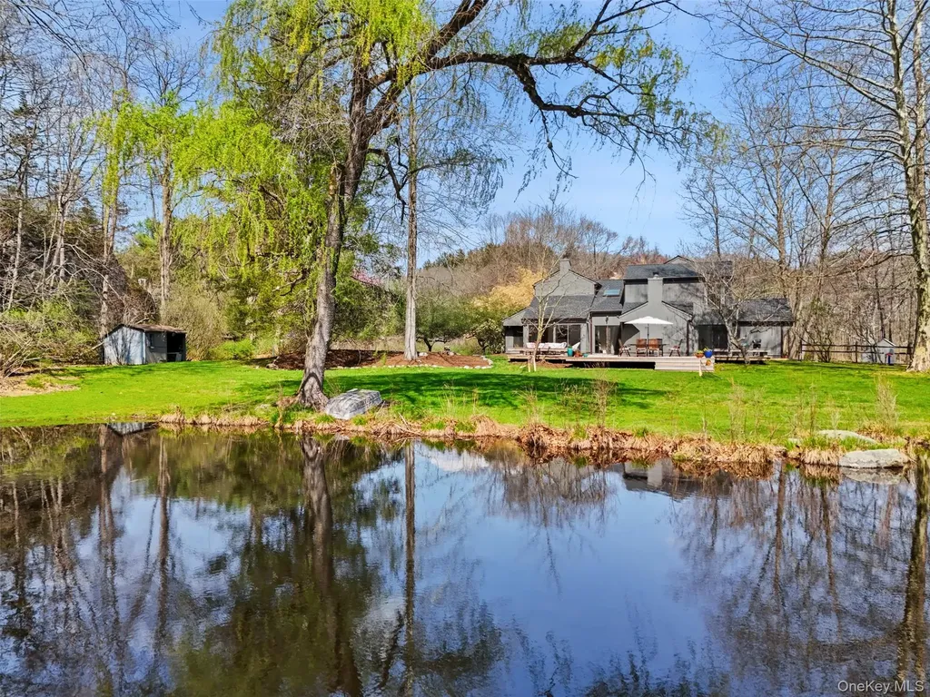 2 Reynolds Lane Katonah NY 10536