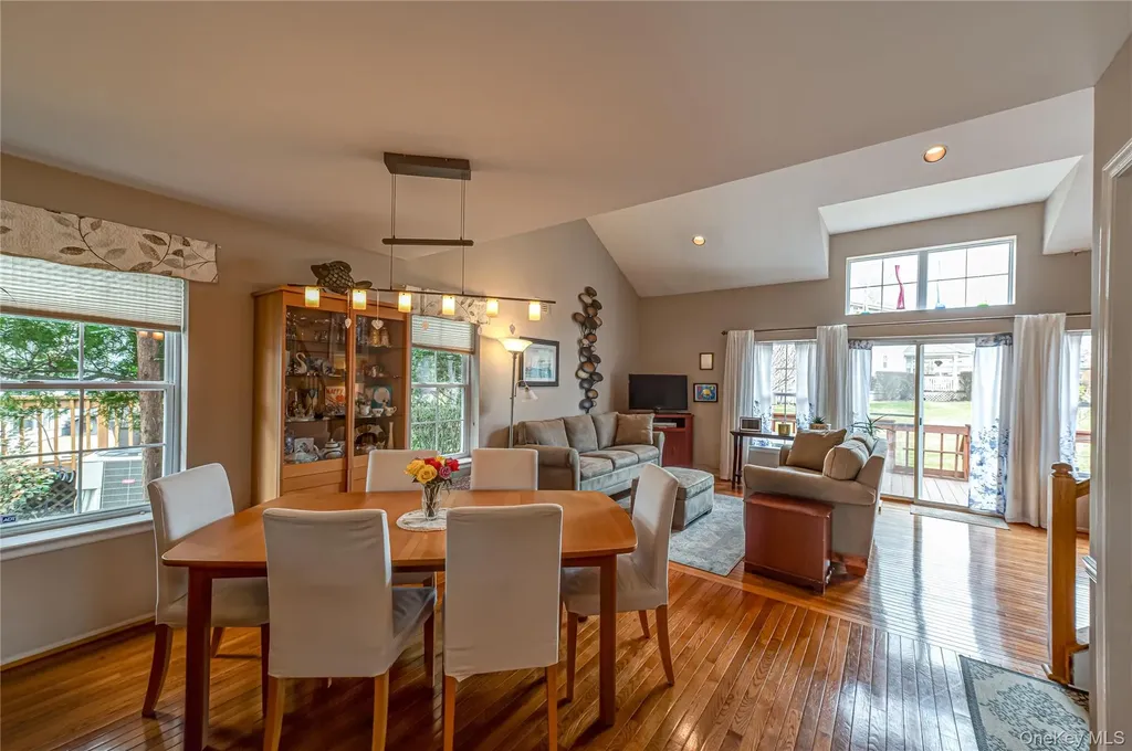 83 Broadlawn Drive Central Islip NY 11722