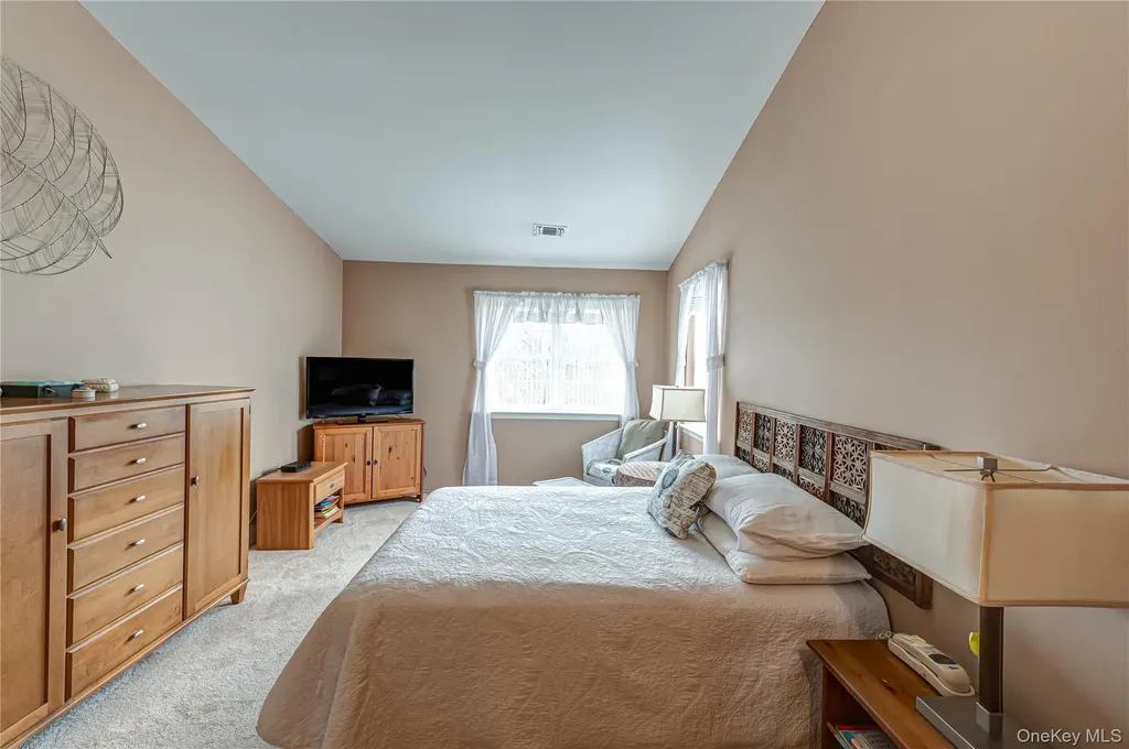 83 Broadlawn Drive Central Islip NY 11722