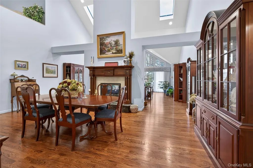 2 Crescent Court Centerport NY 11721