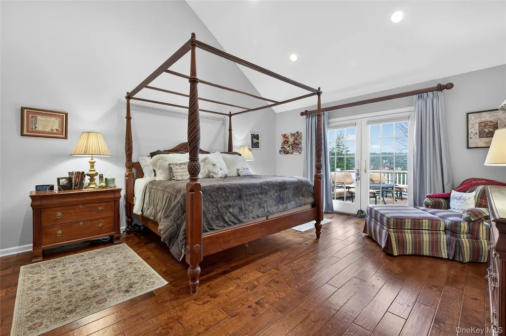 2 Crescent Court Centerport NY 11721