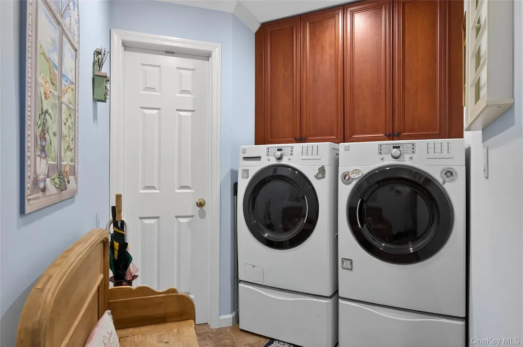 2 Crescent Court Centerport NY 11721