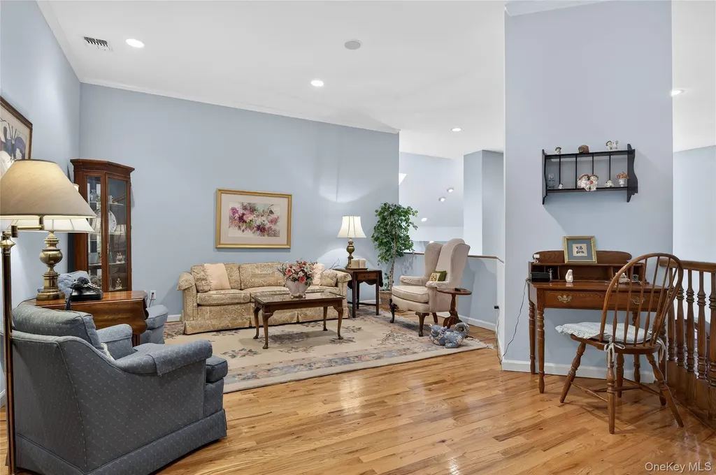 2 Crescent Court Centerport NY 11721