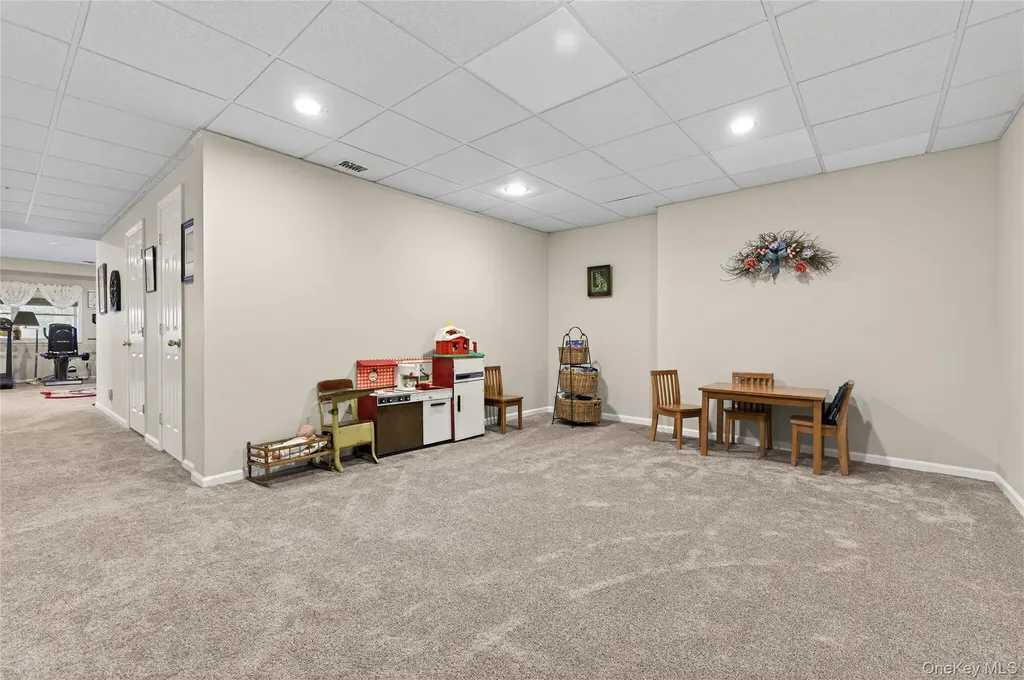 2 Crescent Court Centerport NY 11721