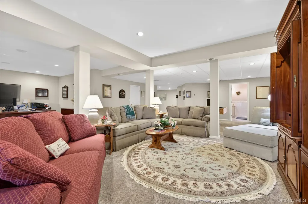 2 Crescent Court Centerport NY 11721