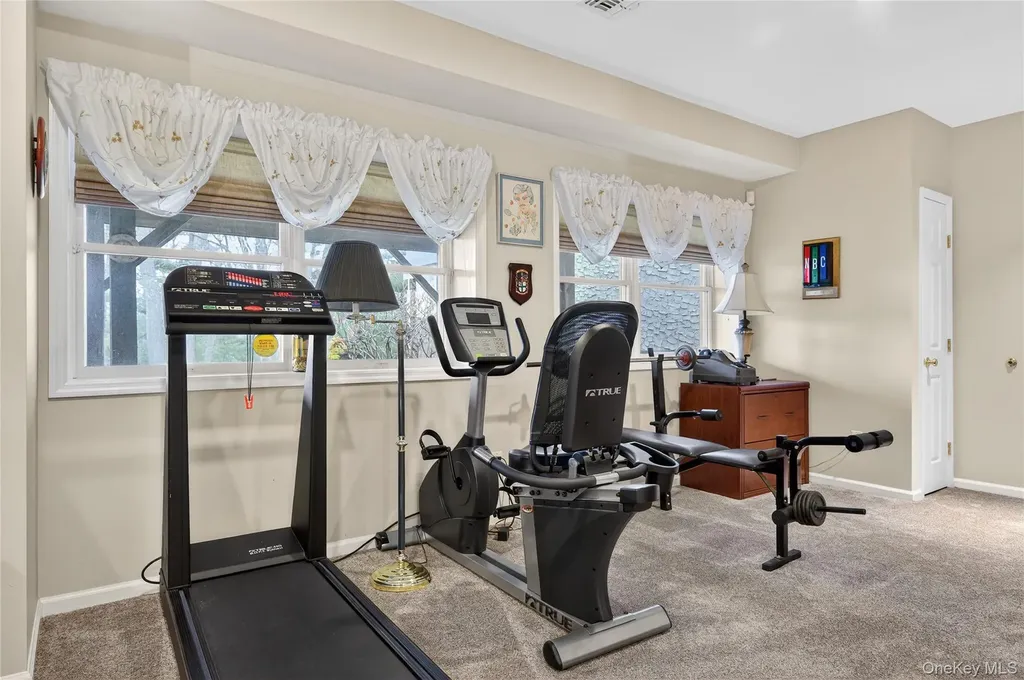 2 Crescent Court Centerport NY 11721