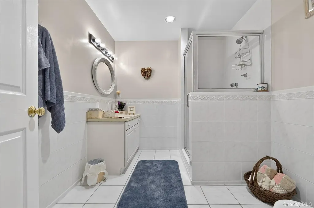 2 Crescent Court Centerport NY 11721