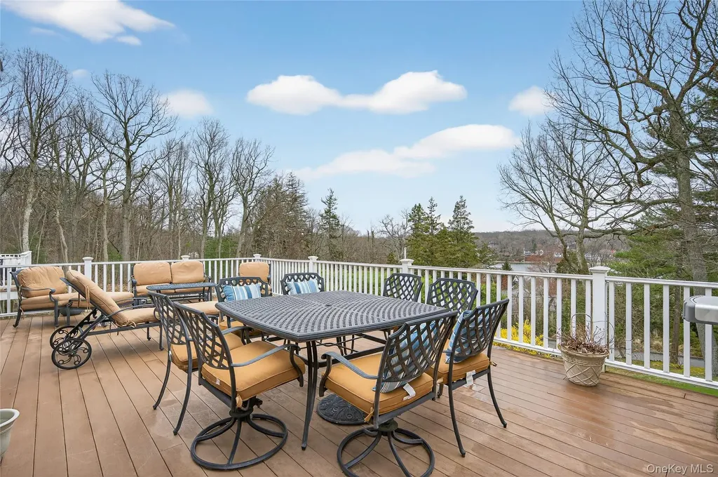 2 Crescent Court Centerport NY 11721