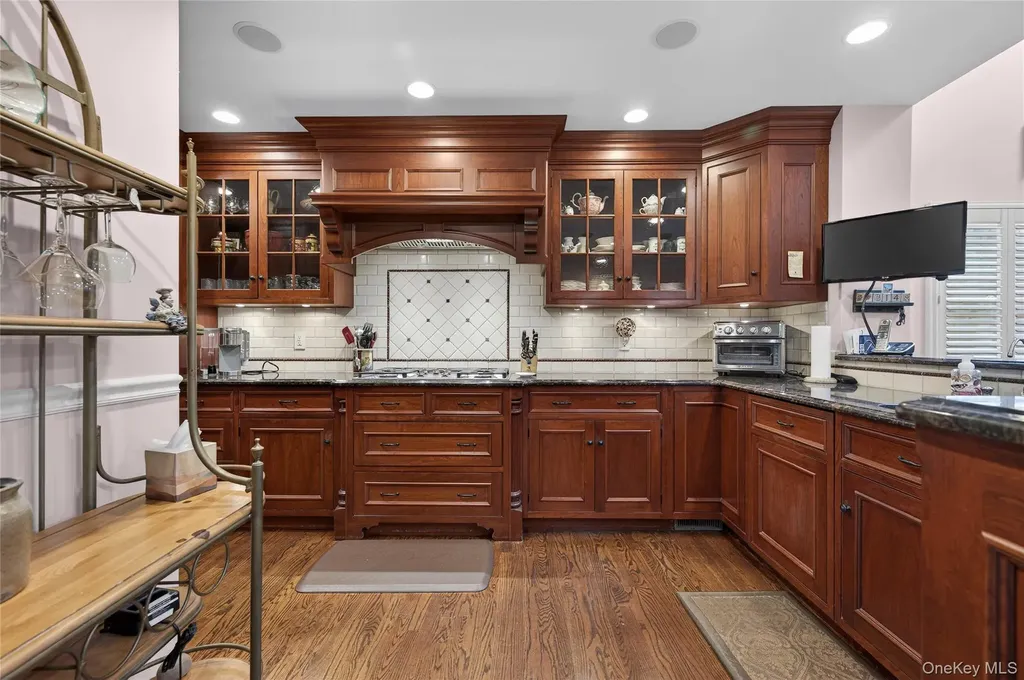2 Crescent Court Centerport NY 11721