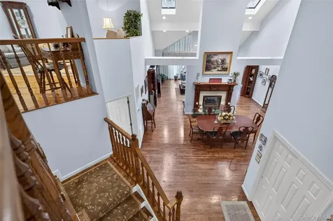 2 Crescent Court Centerport NY 11721