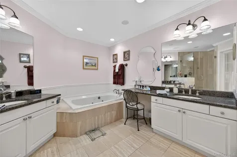2 Crescent Court Centerport NY 11721
