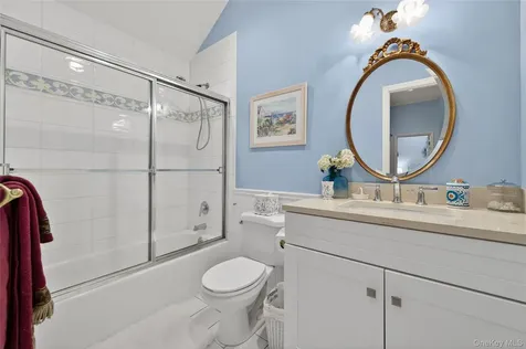 2 Crescent Court Centerport NY 11721