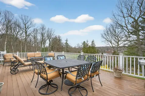 2 Crescent Court Centerport NY 11721