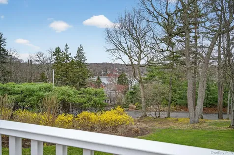 2 Crescent Court Centerport NY 11721