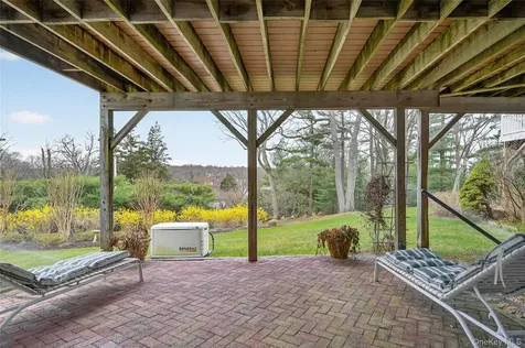 2 Crescent Court Centerport NY 11721