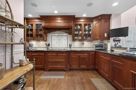 2 Crescent Court Centerport NY 11721