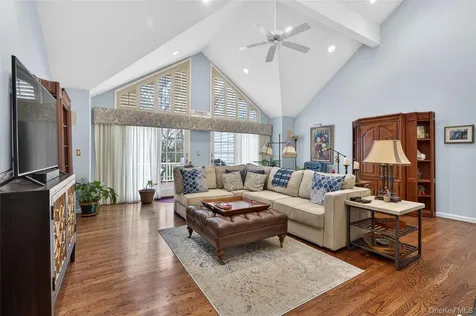 2 Crescent Court Centerport NY 11721