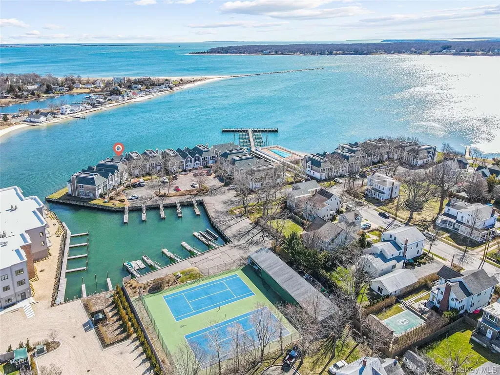 40 Stirling Cove Greenport NY 11944