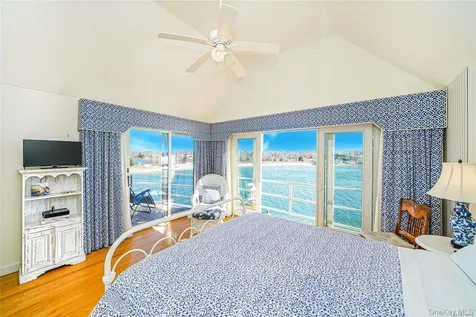 40 Stirling Cove Greenport NY 11944