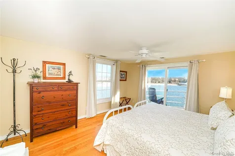 40 Stirling Cove Greenport NY 11944