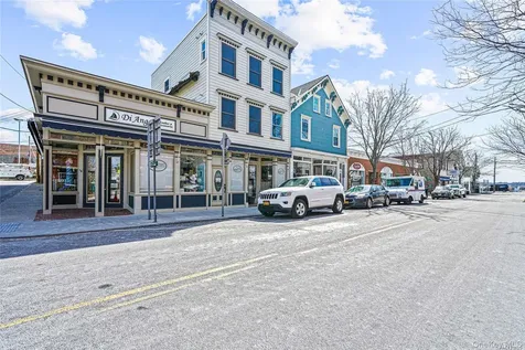 40 Stirling Cove Greenport NY 11944