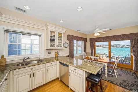 40 Stirling Cove Greenport NY 11944