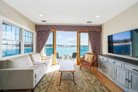40 Stirling Cove Greenport NY 11944