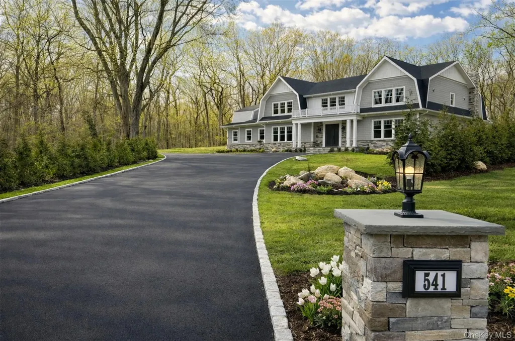 541 Split Rock Road Syosset NY 11791