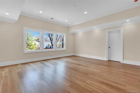 541 Split Rock Road Syosset NY 11791
